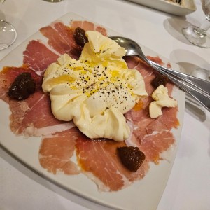 prosciutto di parma con burrata