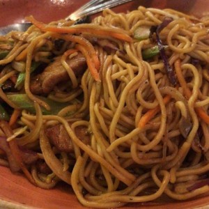 lo mein de cerdo