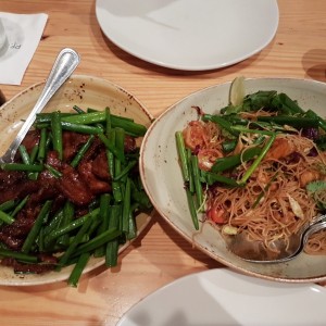 Mongolian Beef  y Singapure Street Noodle