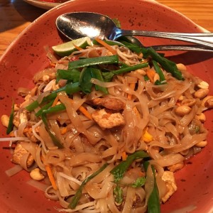 pad thai de pollo