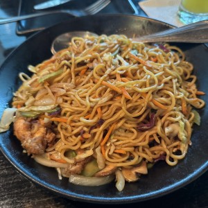 Lo Mein de Pollo