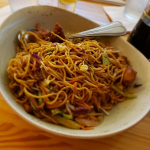 Lo mein con puerco