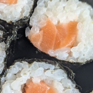 salmon maki