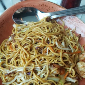 Lo mein mixto