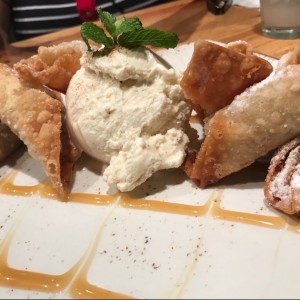 rollos de manzana con helado