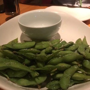 Edamame con ralladura de naranja