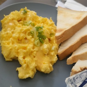 Desayunos - Cheesy Scramble