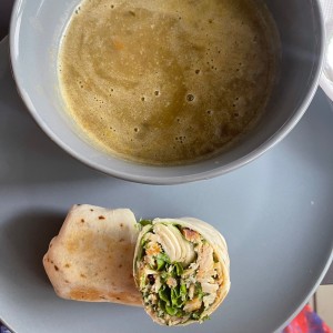 Wraps de oollo y sopa de ientejas 