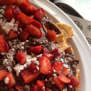 Waffles nutella y fresas