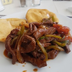 bistec picado con hojaldres