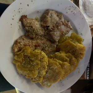 Pollo al ajillo 