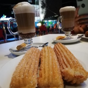 Churros rellenos de manjar