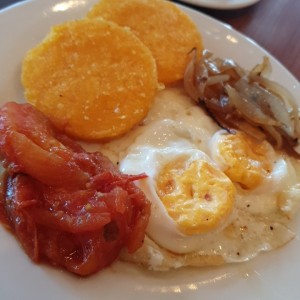 huevos con tomate y cebolla 