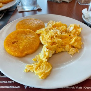 Tortillas y huevos revueltos