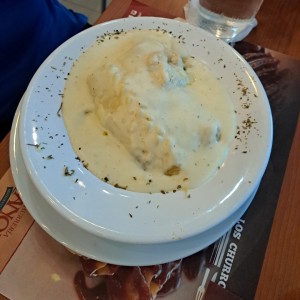 Lasagna de pollo con crema con espinacas