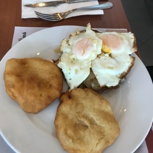 bistec a caballo con hojaldre