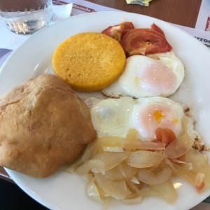 huevos con cebolla y tomate