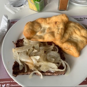 Bistec Encebollado 