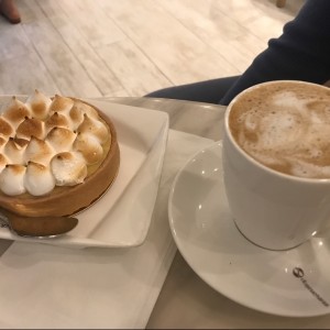 pie de limon y capuccino