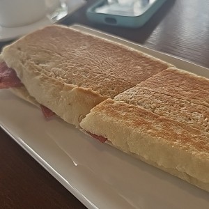 Emparedados - Salami provolone