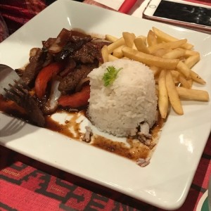 Platos Especiales - Lomo saltado