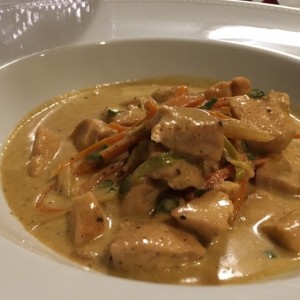 Satay de pollo al curri 