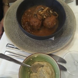 Albondigas Rib Eye con Pure trufado