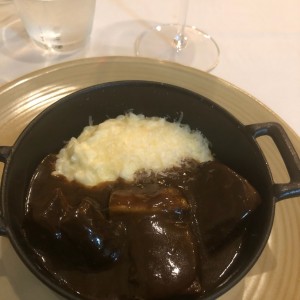 Short ribs y risoto de parmesano