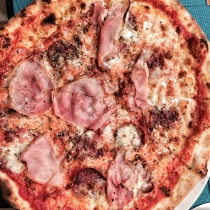 Pizza Prosciutto con Salami/ Personalizada