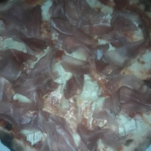 pizza con Speck y queso brie