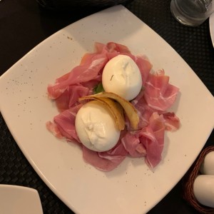 Burrata con prosciutto