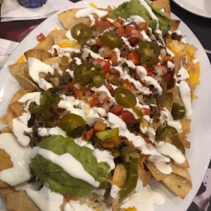 NACHOS DE POLLO O CARNE