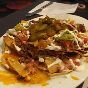 NACHOS DE POLLO O CARNE