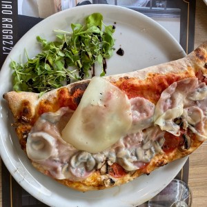 Pizza Calzone Papagajo