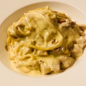 Spaghetti Alfredo con Pollo