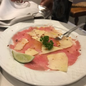 Carpacho de salmon con manchego