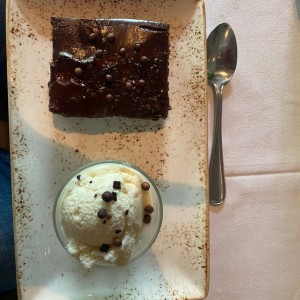 Brownie con helado