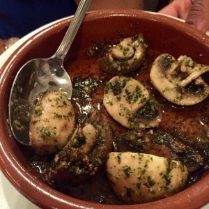 hongos al ajillo