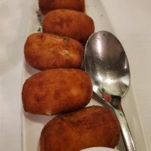 Croquetas de Bacalao o Croquetas de Jamon Serrano