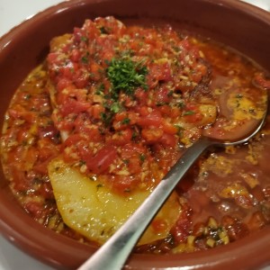 Corvina con Salsa de Tomate y Albahaca