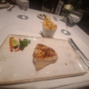 Corvina a la Plancha o Corvina al Ajillo