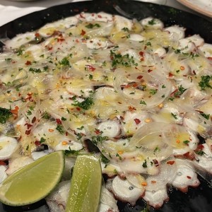 Carpaccio de pulpo encebollado 