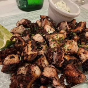 Pulpo a la Plancha, a la gallega, encebollado o al Ajillo