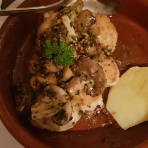 corvina al ajillo y con hongos