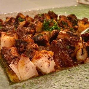 Pulpo a la Plancha, a la gallega, encebollado o al Ajillo