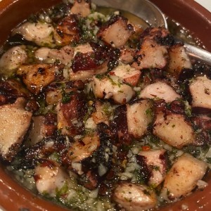 pulpo al ajillo