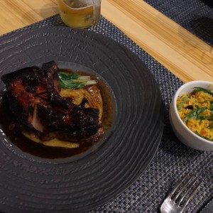 Doble Asado de Pueco con Tamal de Olla y Arroz con Frijoles