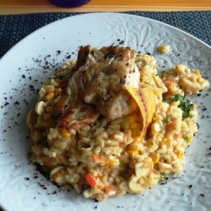 Risotto de vegetales y pescado blanco