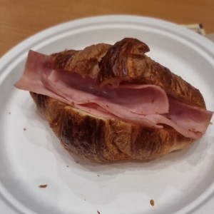 croissant con jamon