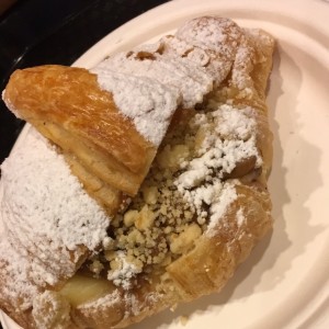 croissant de dulce de leche y galleta